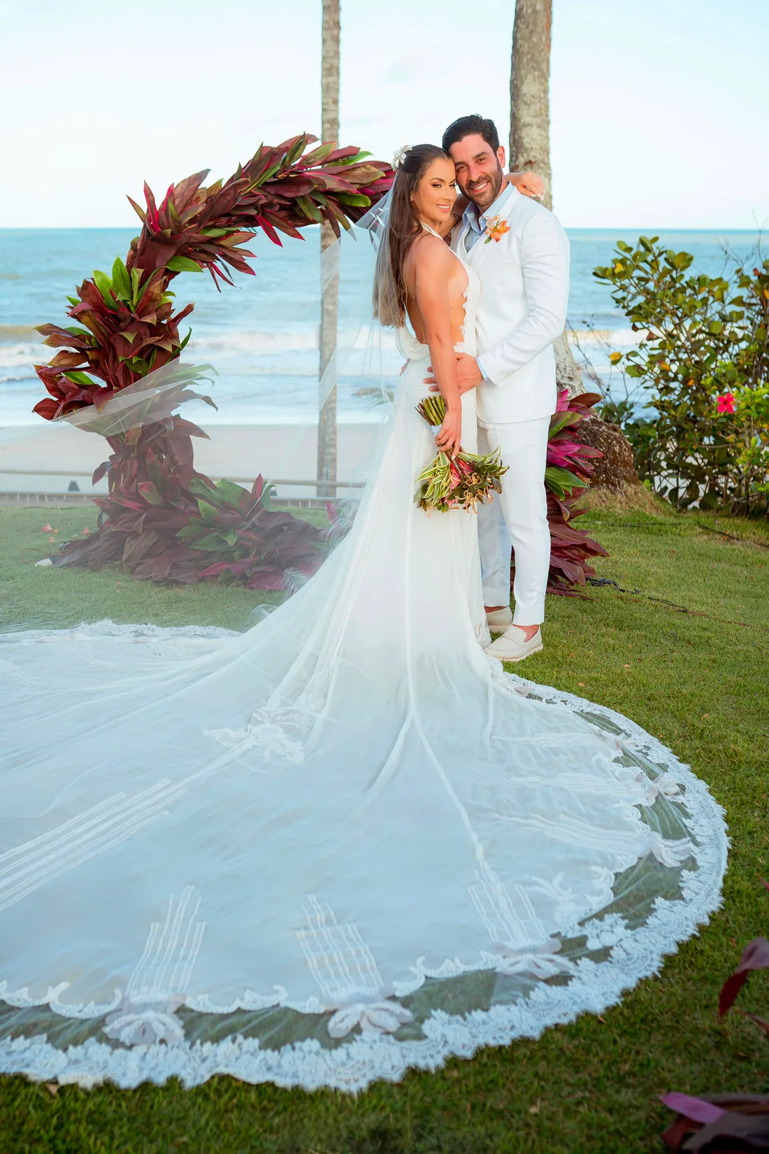 Boda bajo el arco de hojas — fotografía de bodas por Paulo Oliveira