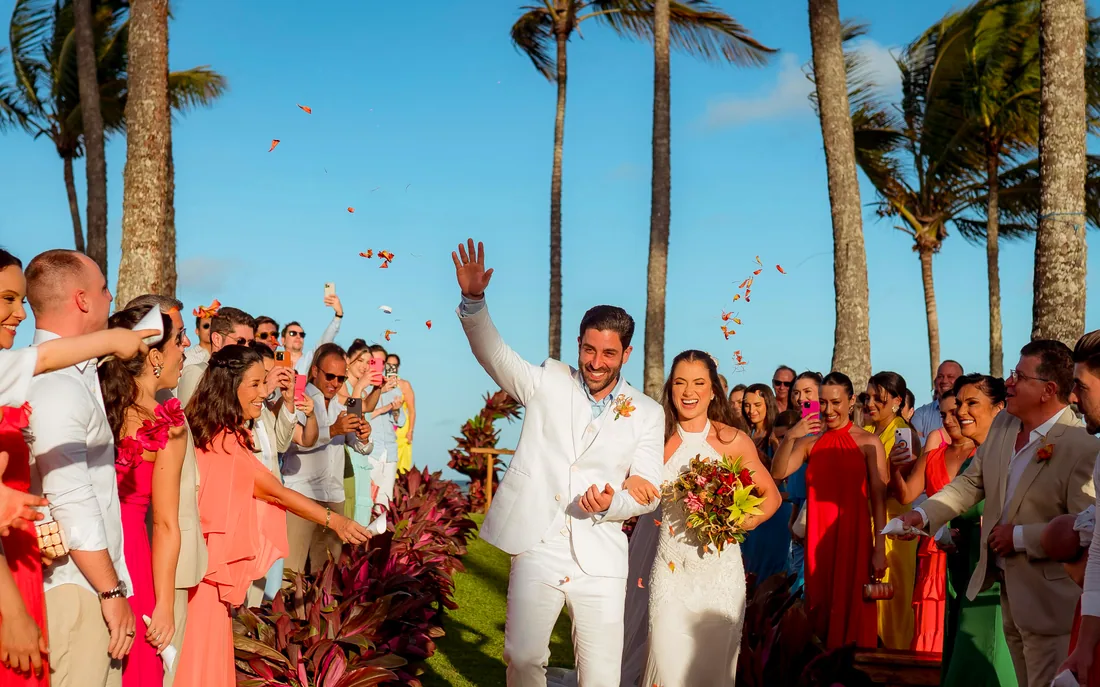 Lluvia de pétalos — fotografía de bodas por Paulo Oliveira