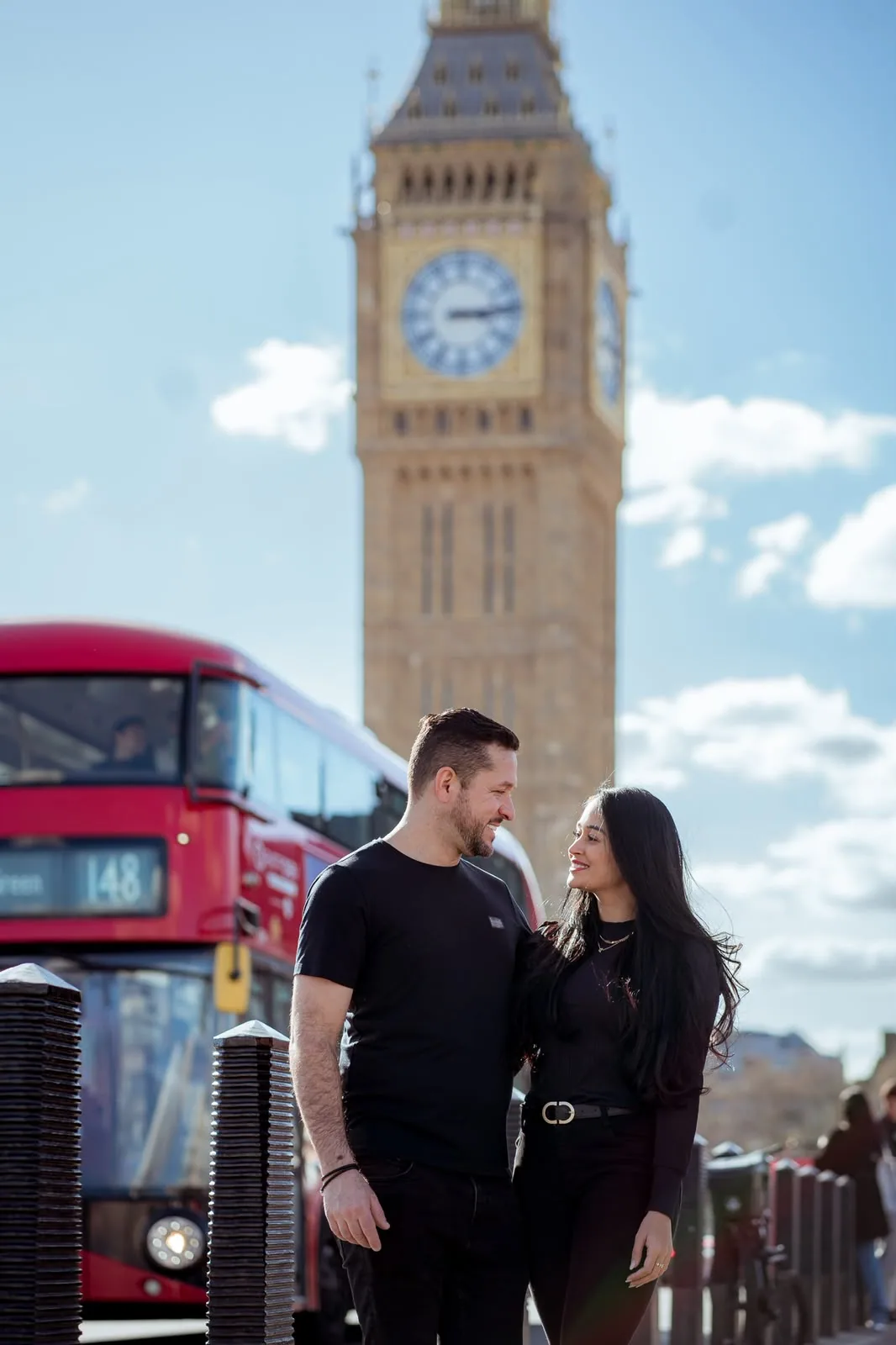 Big Ben y el autobús rojo — fotografía de parejas por Paulo Oliveira