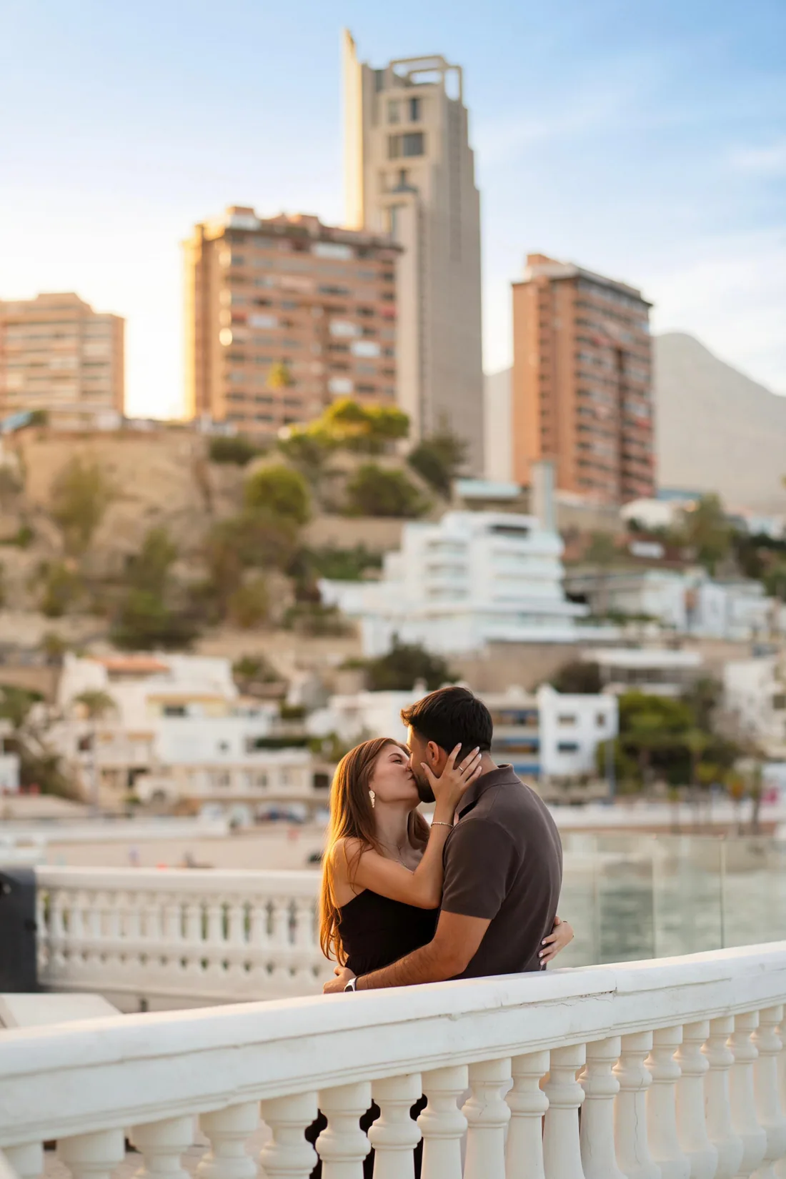 El beso en la ladera — fotografía de parejas por Paulo Oliveira