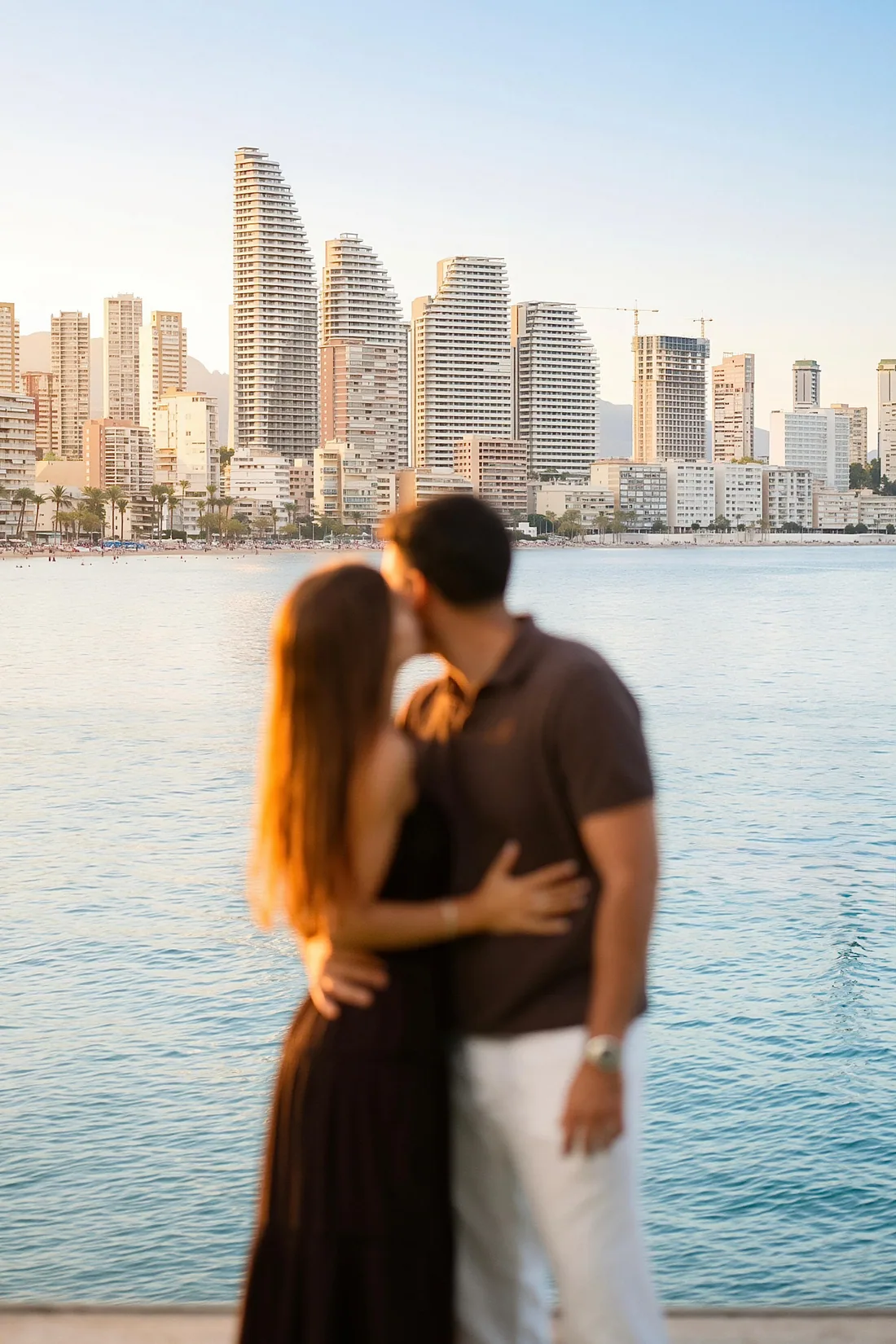 El beso y la bahía — fotografía de parejas por Paulo Oliveira