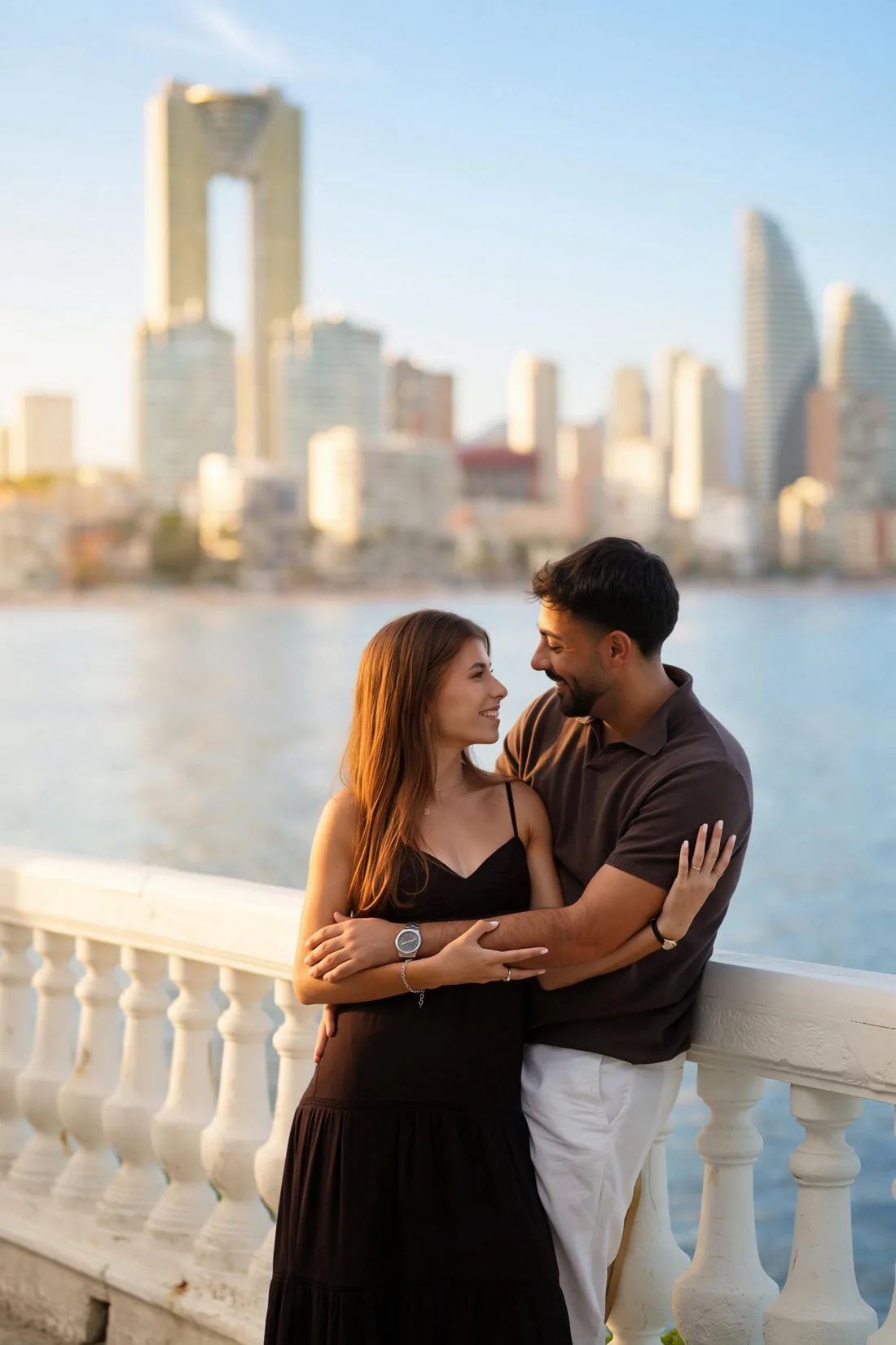 En la baranda — fotografía de parejas por Paulo Oliveira